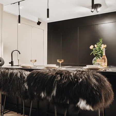 アパート Building